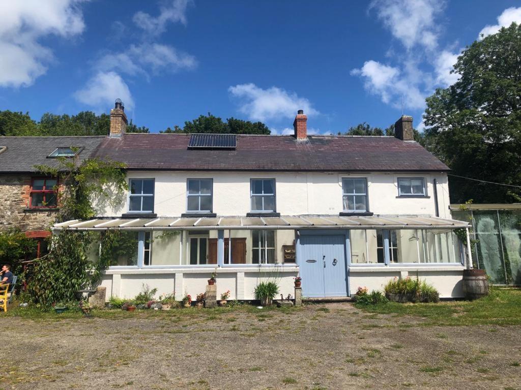 Gernos Farmhouse Llandysul Exterior photo