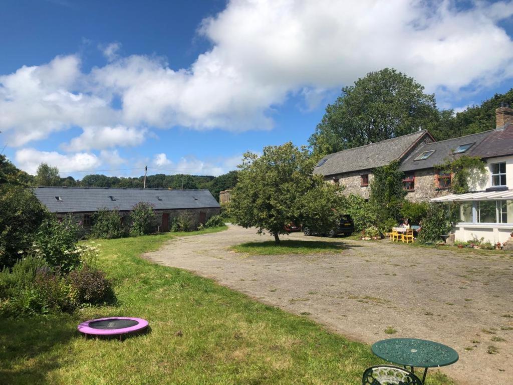 Gernos Farmhouse Llandysul Exterior photo